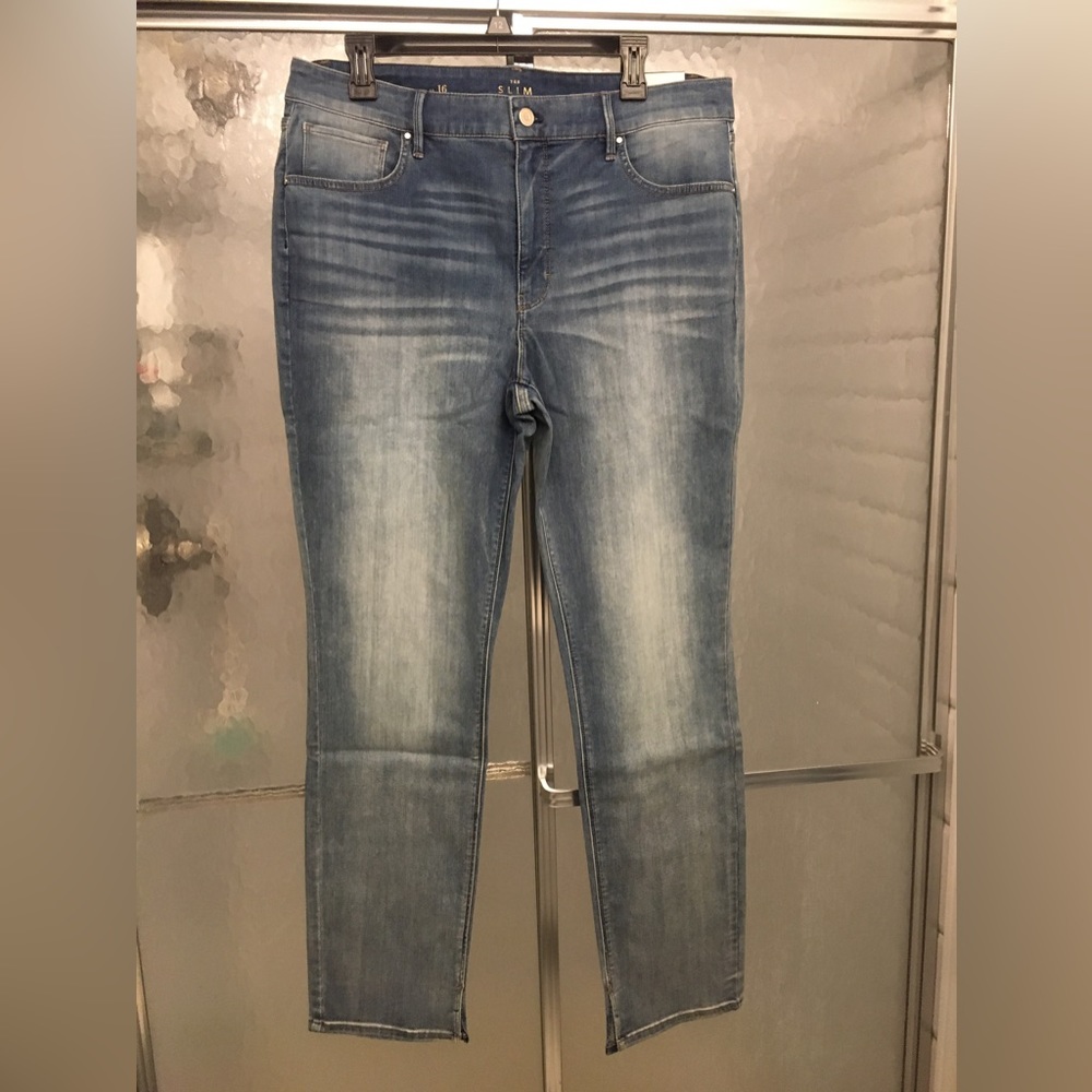 New 16R WHBM high rise slim jeans.